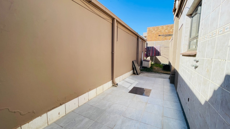 5 Bedroom Property for Sale in Van Der Hoff Park North West